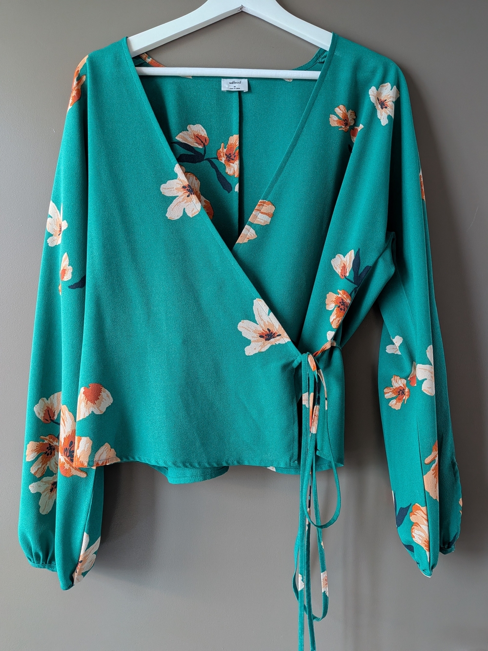 Aritzia Wilfred Lilia Wrap Blouse Green Irish Hills Floral V Neck Long Sleeve M